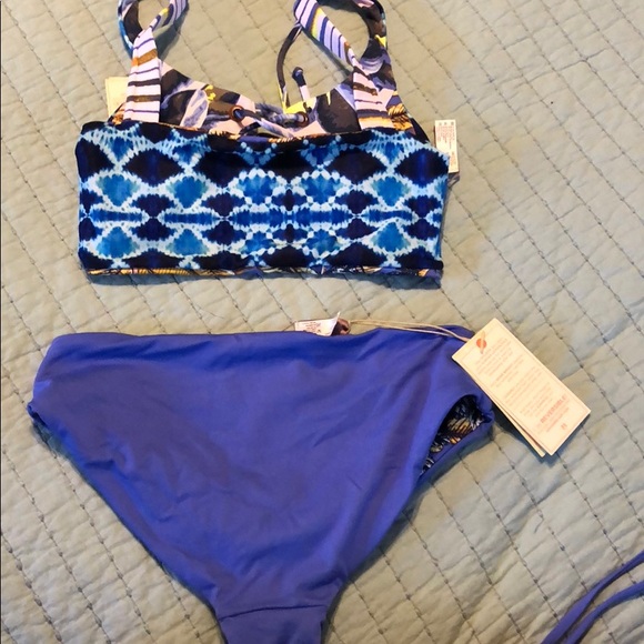 NWT Maaji Top (Sm) & Bottom (Med) Bikini Set - Picture 3 of 8